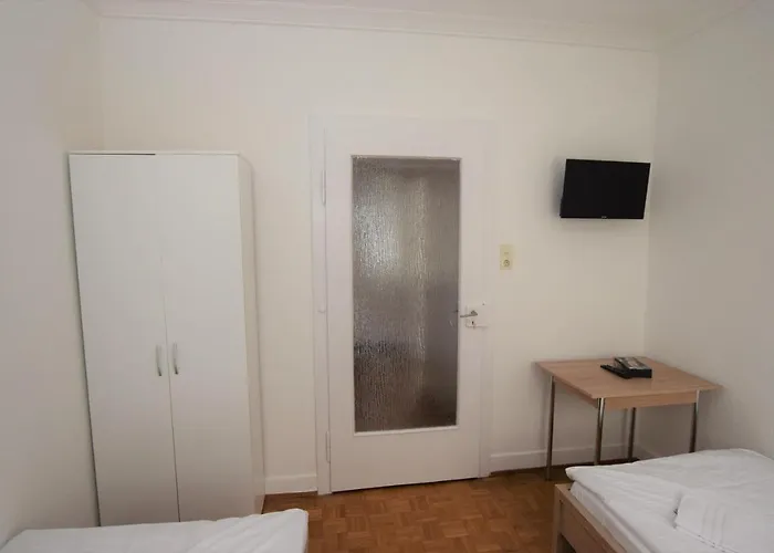 Mit Gemeinschaftsraeumen بيت شباب *