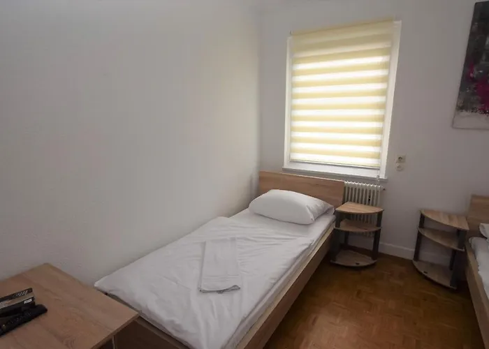 Mit Gemeinschaftsraeumen بيت شباب *